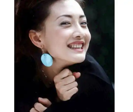 1986年年仅12岁的牛莉虽然不算勤奋却悟性颇高,与队友共同获得了全国