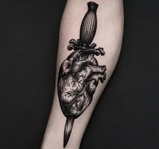 匕首纹身男生小臂匕首纹身图案3