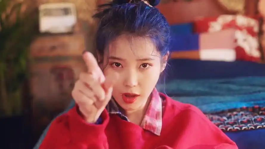 【中字】iu李知恩迷你五辑主打曲《blueming》mv,恭喜mv点击破亿