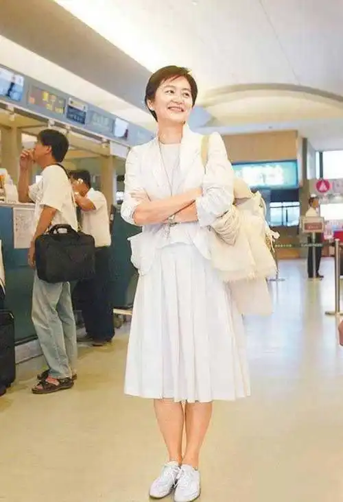 不愧是女神63岁林青霞近况满脸皱纹可以老的很优雅