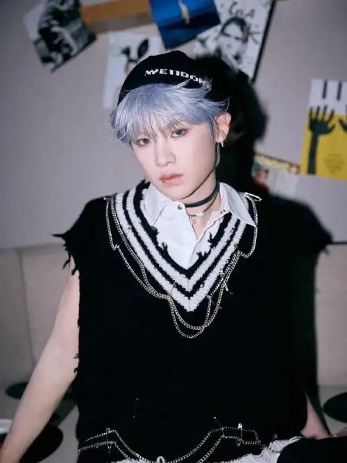 爱豆黄明昊限定回归##黄明昊雾霾蓝夏季限定发色