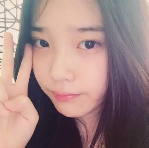 iu素颜睡衣照清纯可爱.