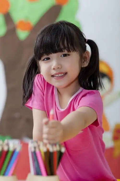 北京,中国,图片,拿,书桌,小孩,小女孩,背景墙,铅笔,教室,放松,可爱