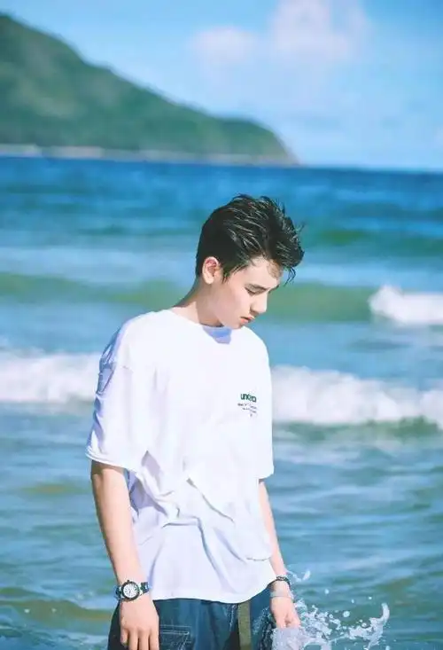 秦岚|胡先煦|刘昊然|张子枫|gigi|迪丽热巴_网易订阅