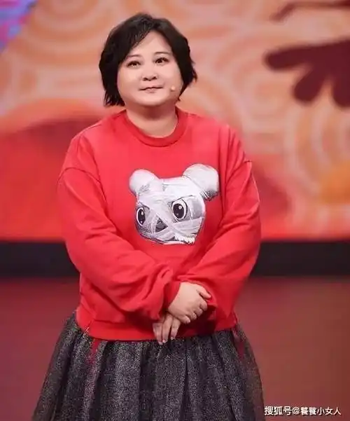 是基于大众对贾玲以往的形象有着深刻的印象,于是想通过电影作品里的