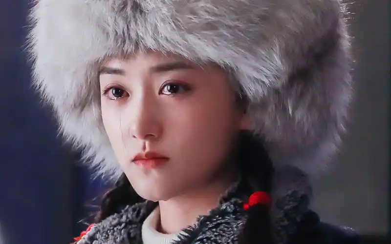 45°角的忧桑!眼泪担当颜值扛把子小红果 鹰屯第一小哭包