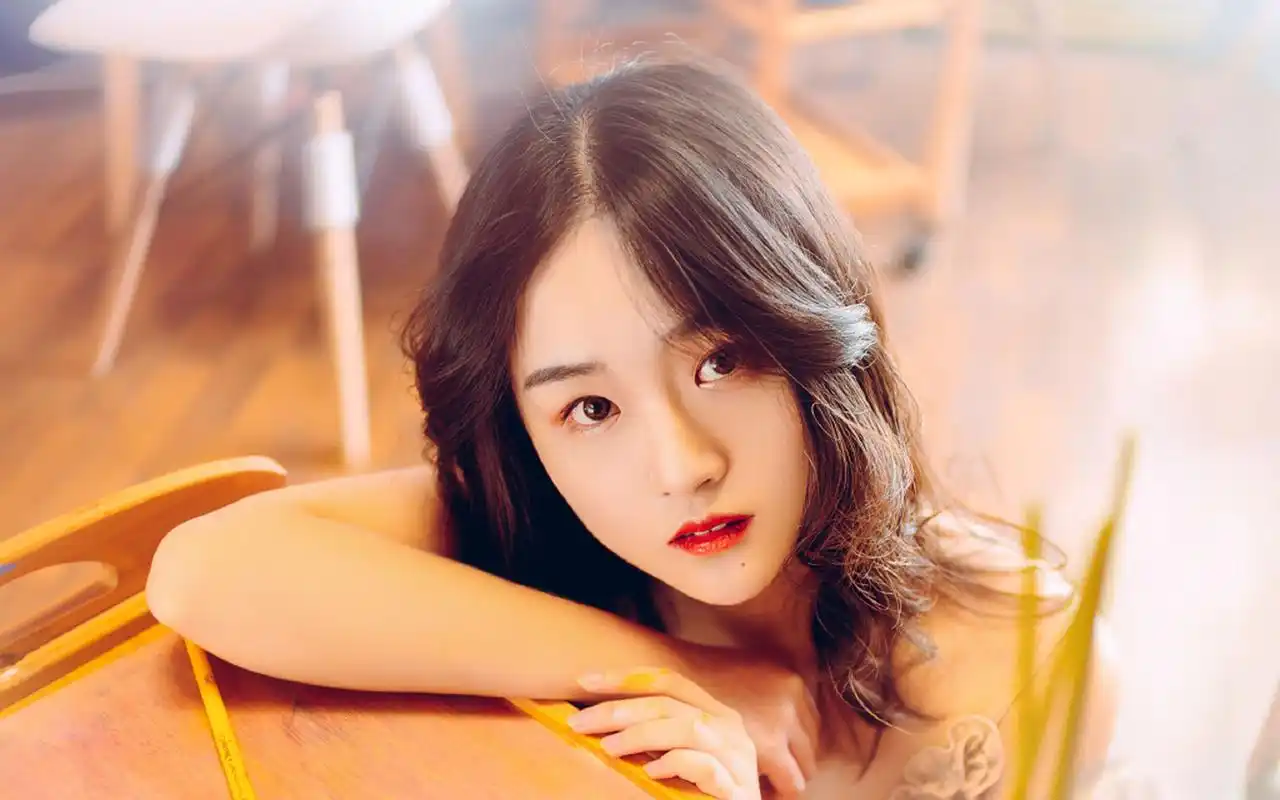 性感美女妩媚动人写真图片桌面壁纸