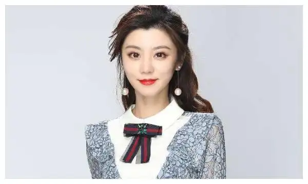 《王牌》女郎费费打酱油却意外走红,得知真实身份,实在失敬了!