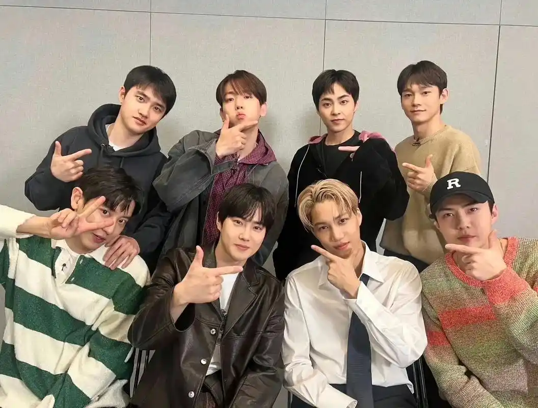 很好的9个人 #exo #合照 - 抖音