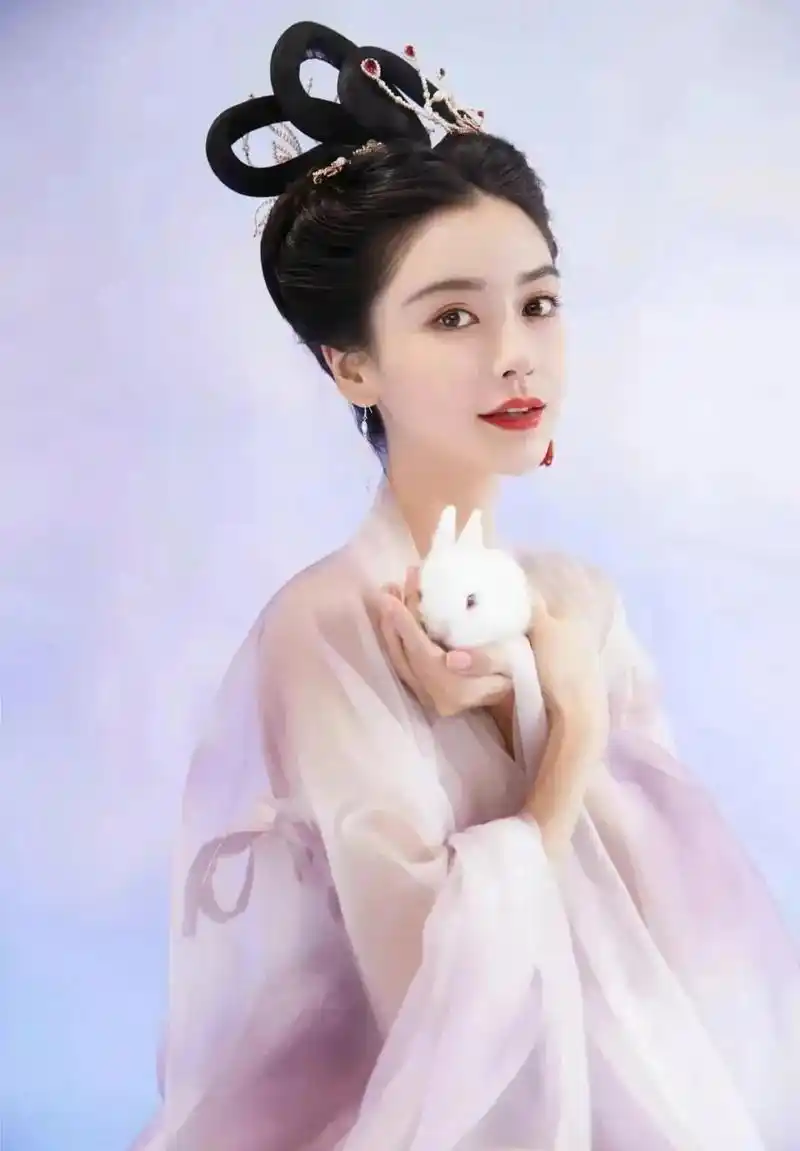 明星古风造型# #古典国风美人# 杨颖baby这造型简直像画里走出来狄换