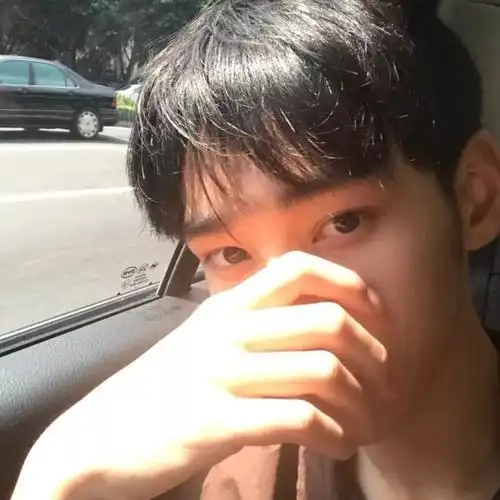 女子跟丑男网恋一段时间奔现,见面女子后,网友赚大了