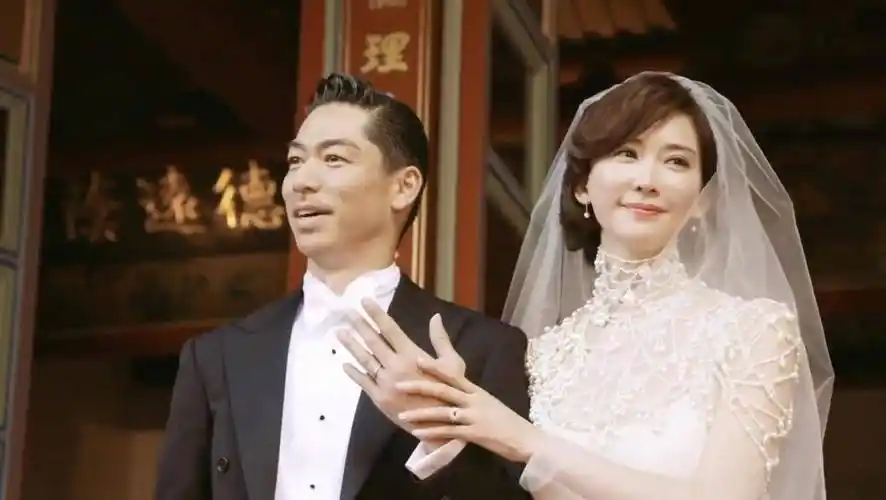 林志玲发文庆祝结婚三周年,深情告白丈夫,公开婚礼花絮惹哭网友