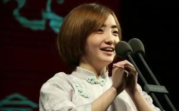 邢鹤薇周九良是什么关系 她年龄多大退出德云社了吗