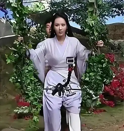 拍摄场景一言难尽,但杨紫还是演出了神仙般的快活感.