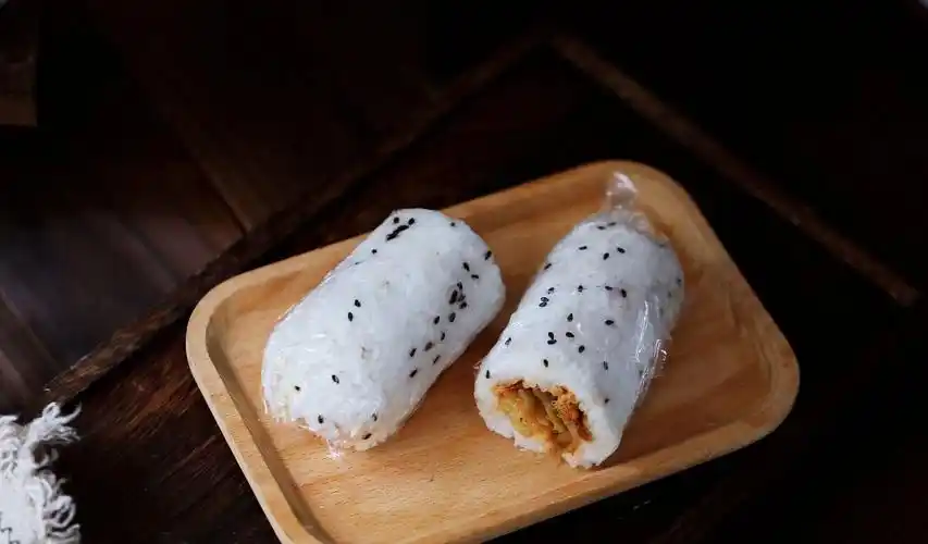 粢米饭团做法简单,营养美味,好吃易做,你也赶紧做起来吧