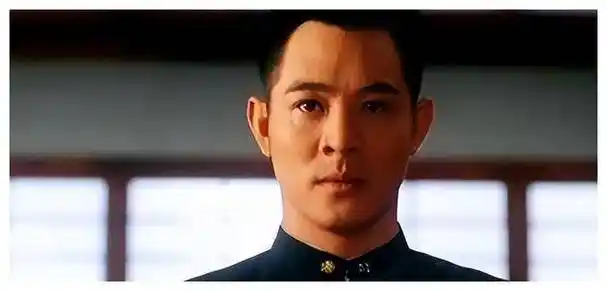 李连杰一家三口尼泊尔寻福,与寺庙住持拍照,面相争议中_欧美圈_利智