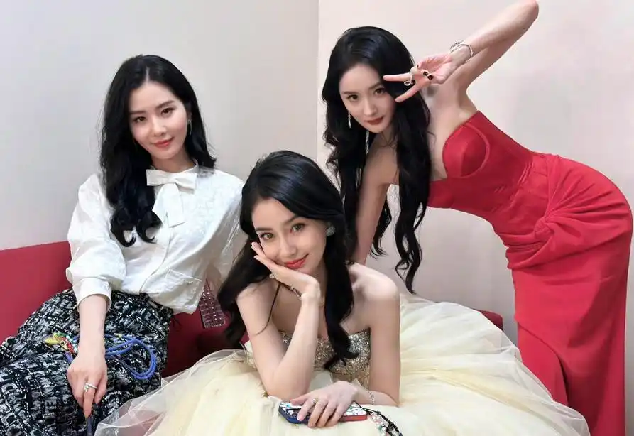 杨幂和杨颖谁更好看?范丞丞高情商回答获众赞!也就沈腾最敢说