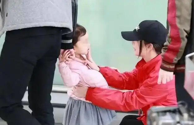 自从杨幂与刘恺威结束了婚姻关系后,外界更关心她与婚内所生的女儿