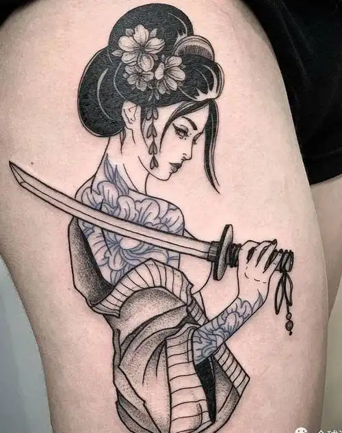 这个女人有点潇洒纹身图片_肩部新传统纹身图案