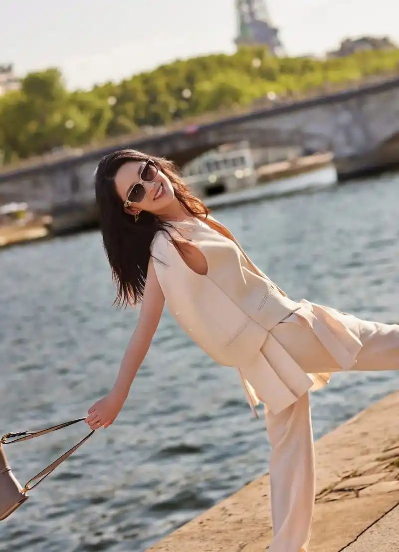 上热门97 #李沁 #海边拍照 #娱乐圈 #女星  沁沁居 - 抖音