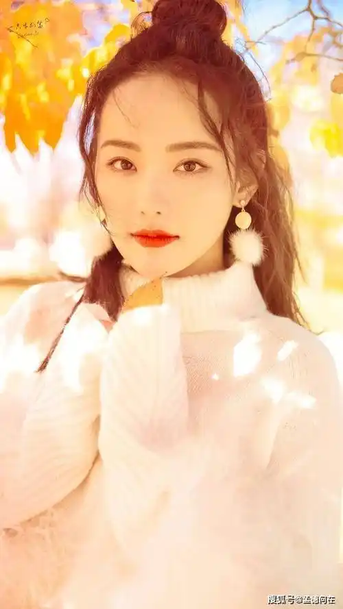 这谁顶得住嘛!36岁张嘉倪,身材饱满性感韵味十足!_魅力_光芒_气质