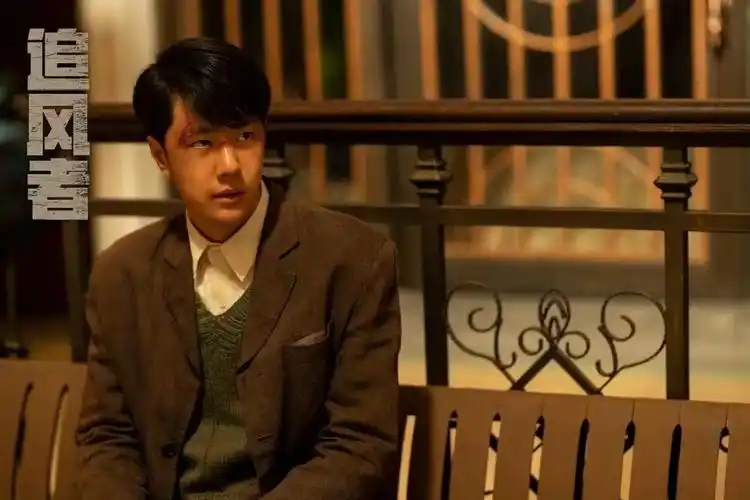 同样演"寒门天才",对比26岁王一博和35岁朱一龙,才明白什么叫演技炸裂