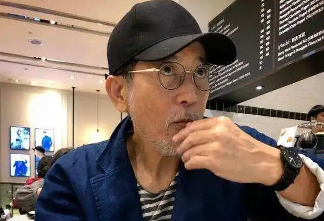 72岁秦汉近照曝光,身体状态完全不输年轻人,四处游玩潇洒惬意!