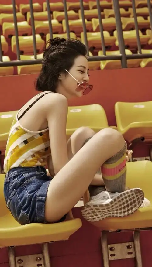 别总羡慕李溪芮的美腿,瞧瞧她平时的穿搭,每一套都很简单潮流!