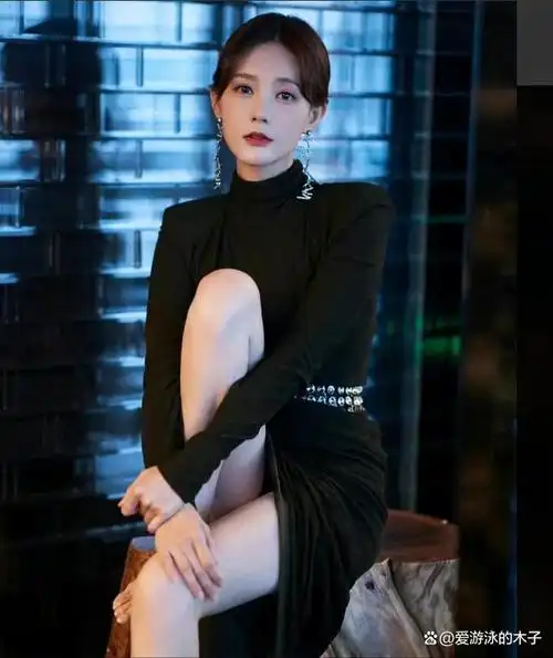 李一桐裸足性感美腿写真