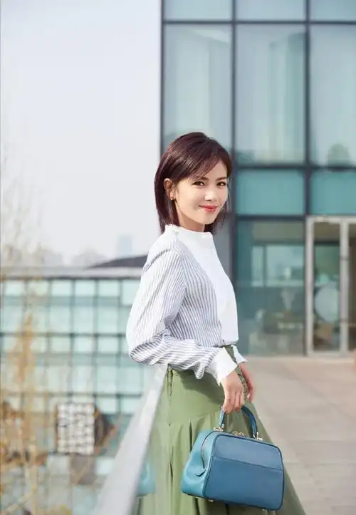 五十岁女人洋气的发型50岁的女人快试试这4种发型