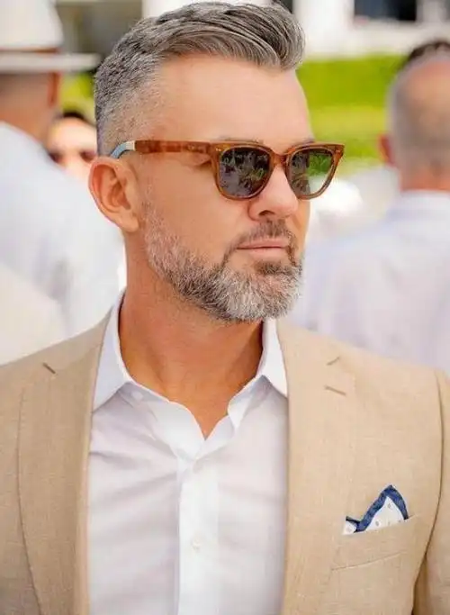 男人过了50岁换发型就选这一款哪怕头发花白依然很时尚