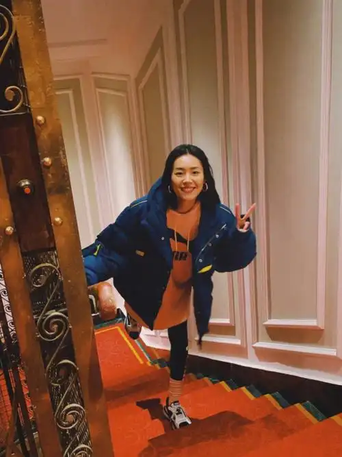 刘雯乍暖还寒的季节