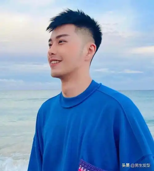 第1款:两边铲短发