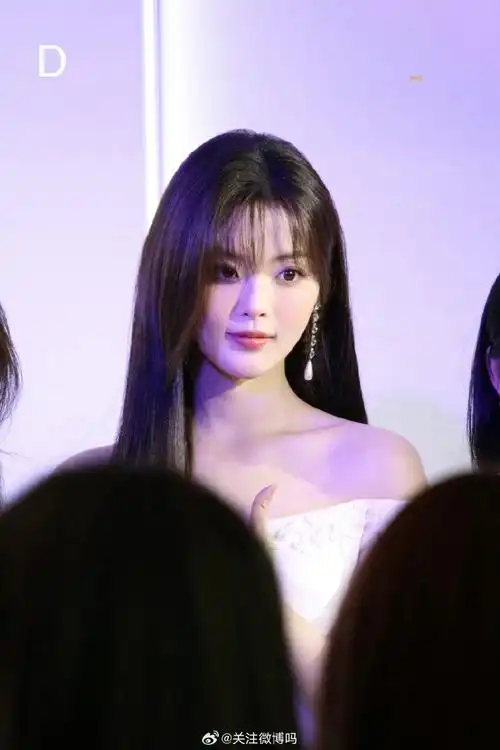 杨超越空气刘海造型生图