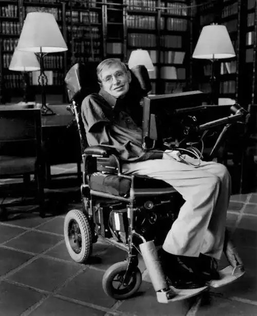 缅怀霍金轮椅太小但恰好宇宙够大