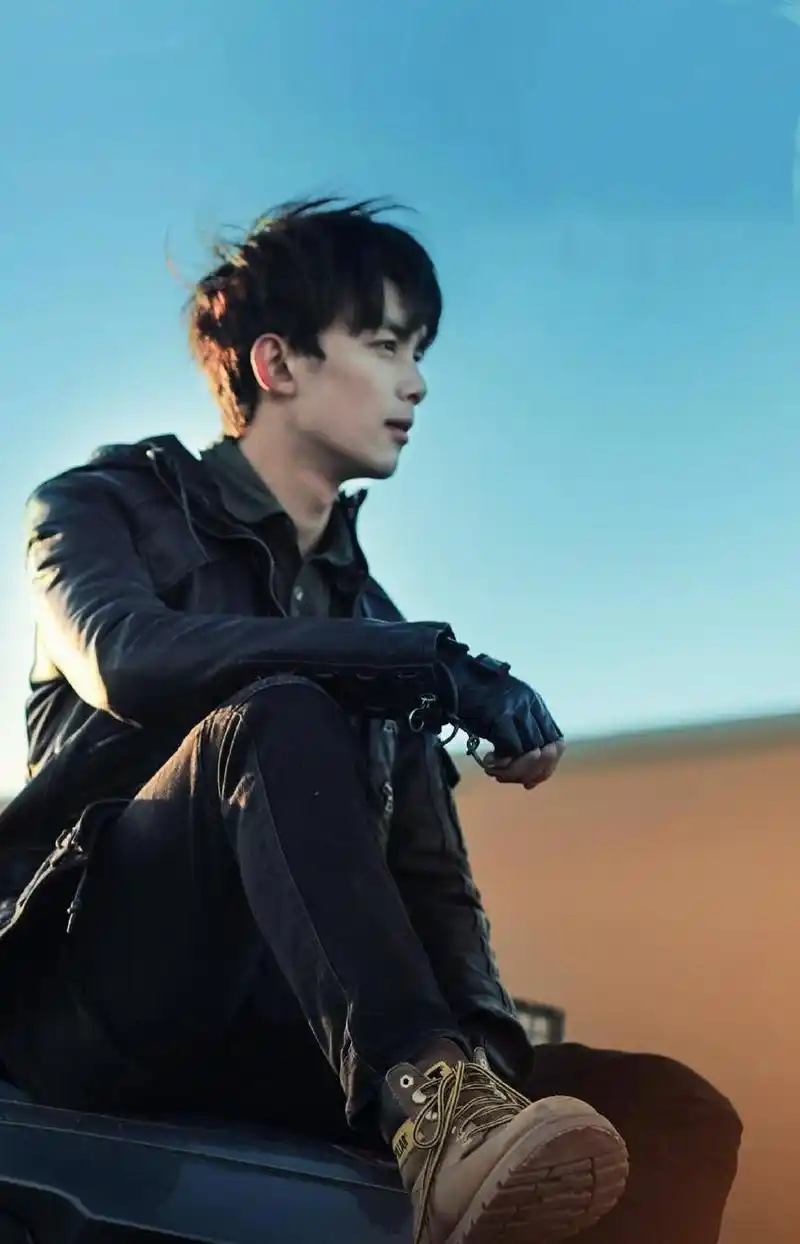 近日,吴磊主演的《沙海》已经在腾讯视频上线了,从开播以来就备受