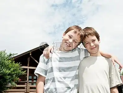 两兄弟的漫画图片图片