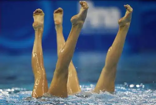 美女是怎么把脚尖绷直的?