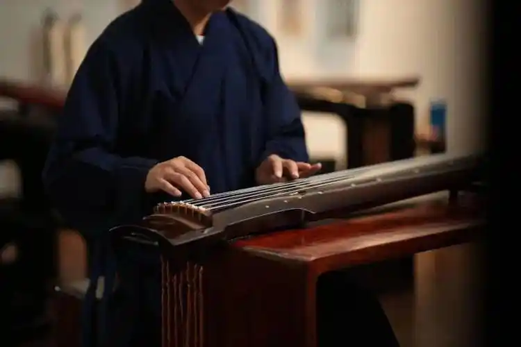 "古琴是一件内敛的乐器,是弹奏者内心的倾诉,是弹给演奏者自己或知己