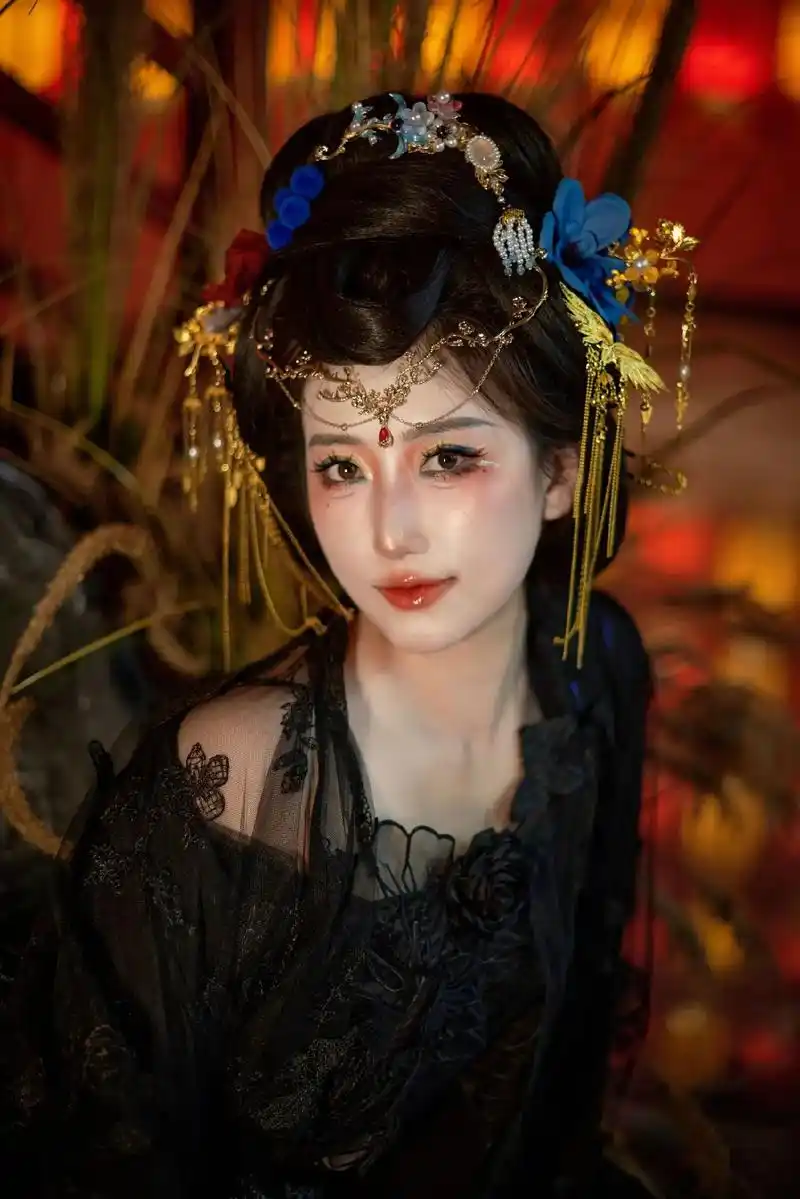 绝美汉服妆造!#汉服妆造 #洛阳 看客散去,唯你我不忘,与 - 抖音