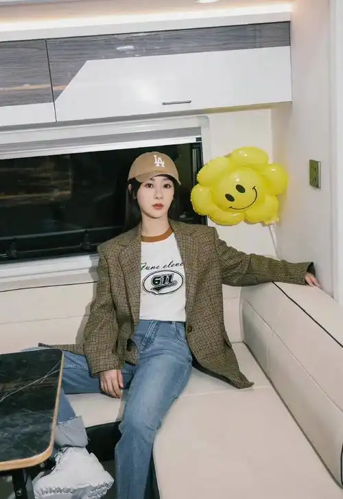 跟着杨紫学穿搭,日常低调又减龄,上班族,学生党都喜欢!