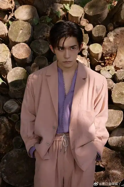 易烊千玺##易烊千玺##易烊千玺粉色套装##罗莱家纺品牌代言人易热