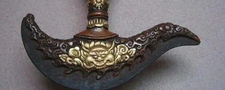 肉莲法器是密宗法器中最难得的珍器之一,是炮制肉莲的经常使用的法器.