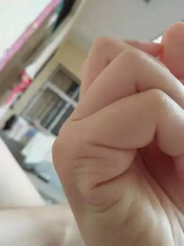 婚姻线右手有断开是怎么回事?