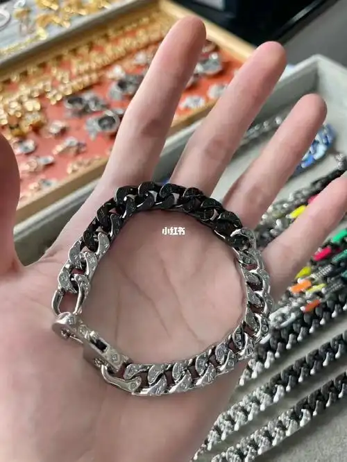 喜欢的可以去主页置顶笔记看看哦#男士穿搭  #lv  #男士项链  #古巴链