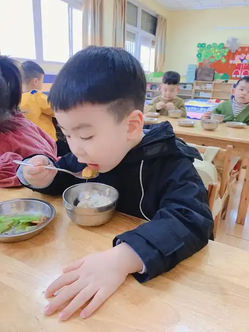 红二班第九周幼儿园生活