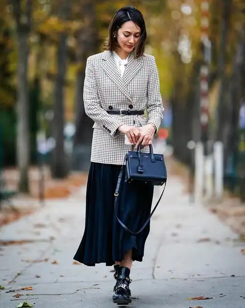 早春藏肉穿上衣服就很瘦百褶裙配西装,又帅又美又有范,潮流搭配