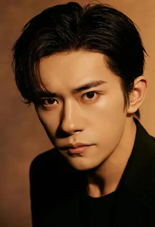 易烊千玺时间光影写真# 
人能在成长过程中,做自己最舒服和最喜欢的