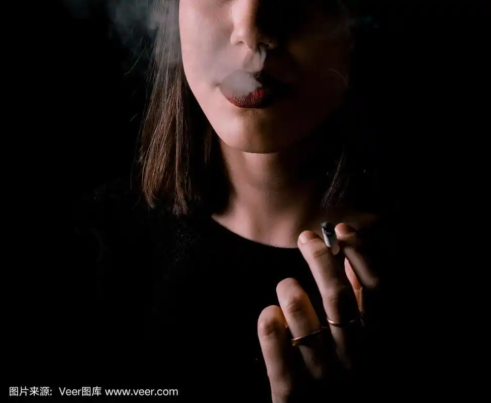 吸烟者女人特写照片