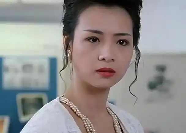 她就是有着波霸称号的叶子楣